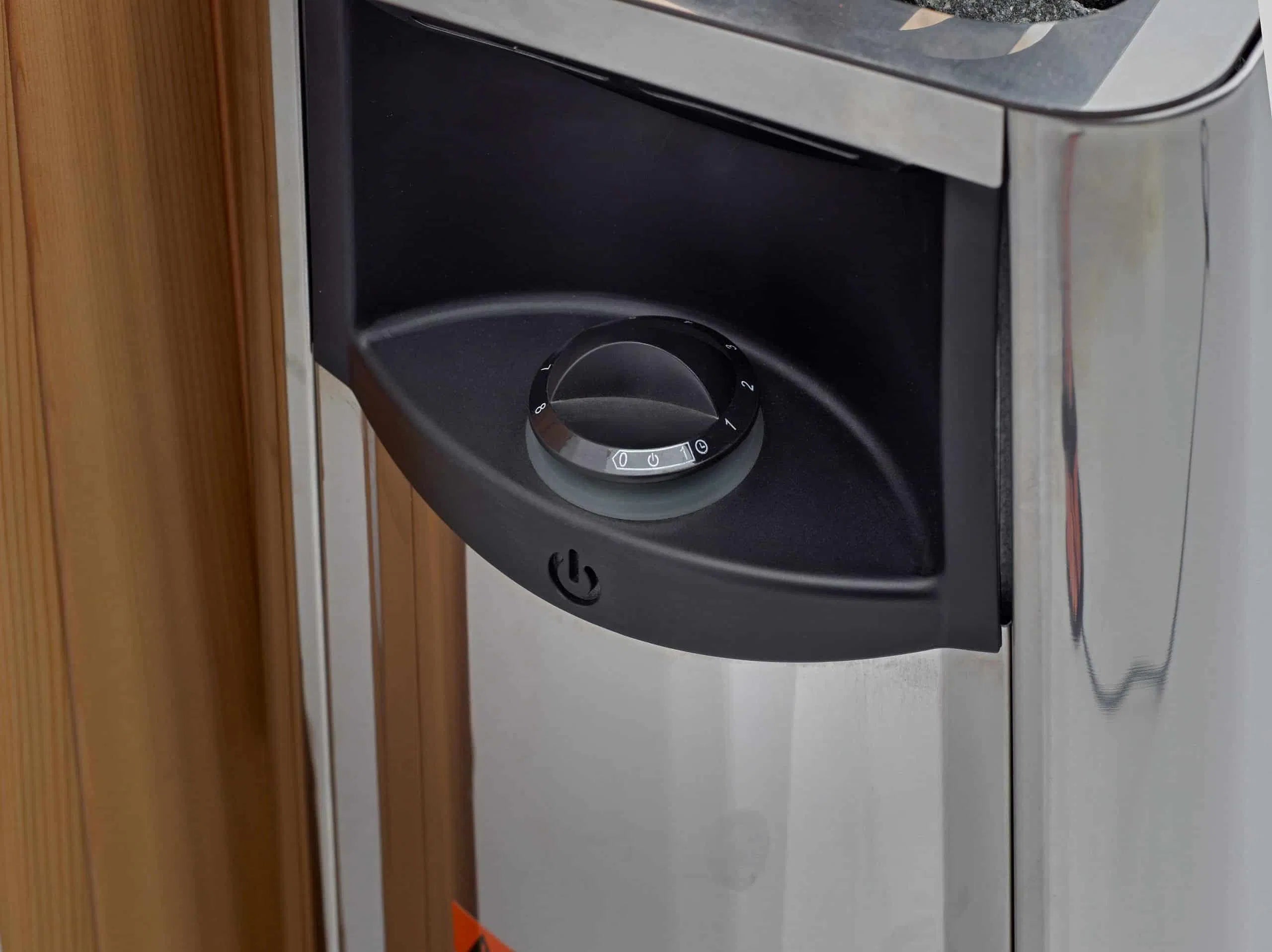 Golden Designs Kaskinen 6-Person Hybrid Outdoor Sauna – Canadian Red Cedar Interior